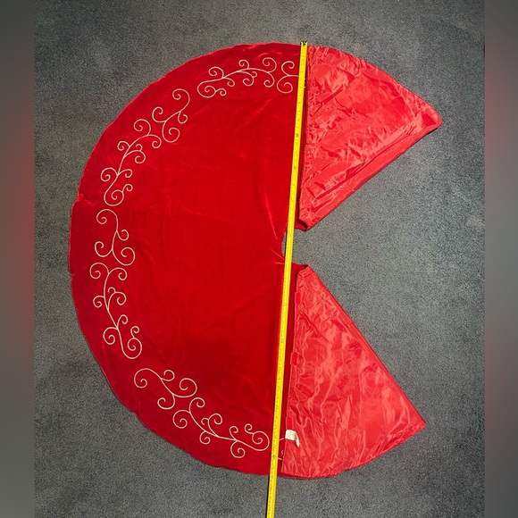 Christmas Red Velvet Tree Skirt 50” Round used ~ in pretty velvety Condition - Picture 3 of 4